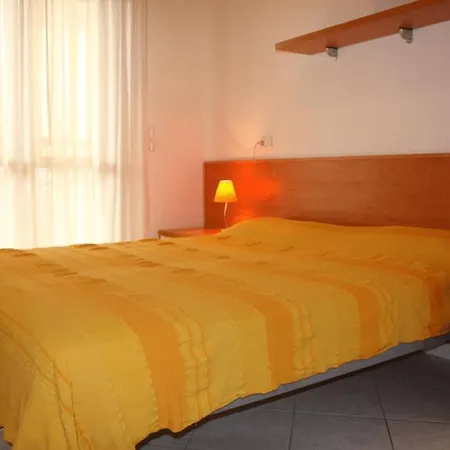 Διαμέρισμα Beachfront Colourful Flat With Swimming Pool *