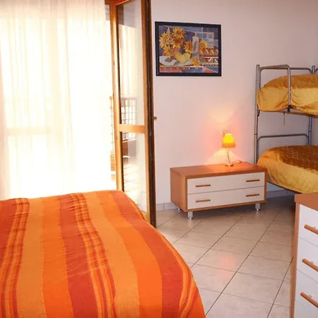 Beachfront Colourful Flat With Swimming Pool *