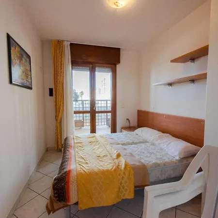 Appartement Beachfront Colourful Flat With Swimming Pool *