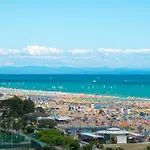 Beachfront Colourful Flat With Swimming Pool * ביביונה