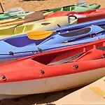 Beachfront Colourful Flat With Swimming Pool דירה ביביונה