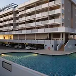 Beachfront Colourful Flat With Swimming Pool ביביונה