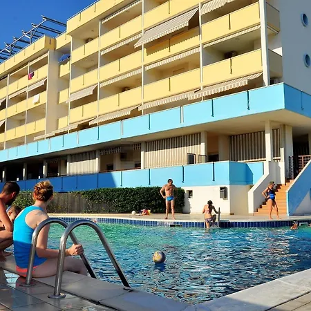 Beachfront Colourful Flat With Swimming Pool 公寓 比比翁