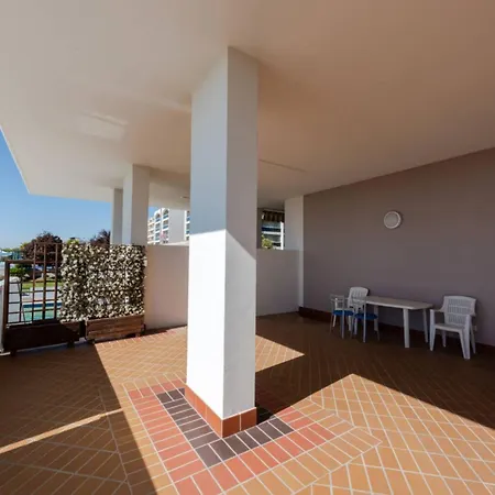 Lejlighed Beachfront Colourful Flat With Swimming Pool