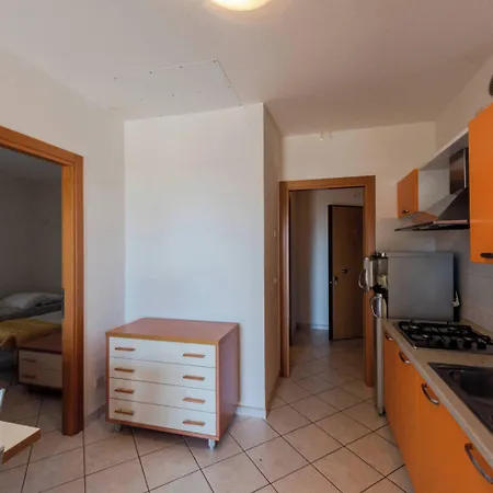 Lejlighed Beachfront Colourful Flat With Swimming Pool