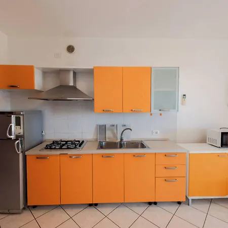 Lejlighed Beachfront Colourful Flat With Swimming Pool