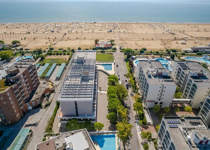 Beachfront Colourful Flat With Swimming Pool